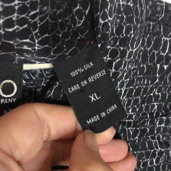 New York and Co Grey Black Snake Print 100% Silk Long Sleeve Blouse Top XL - Picture 8 of 11